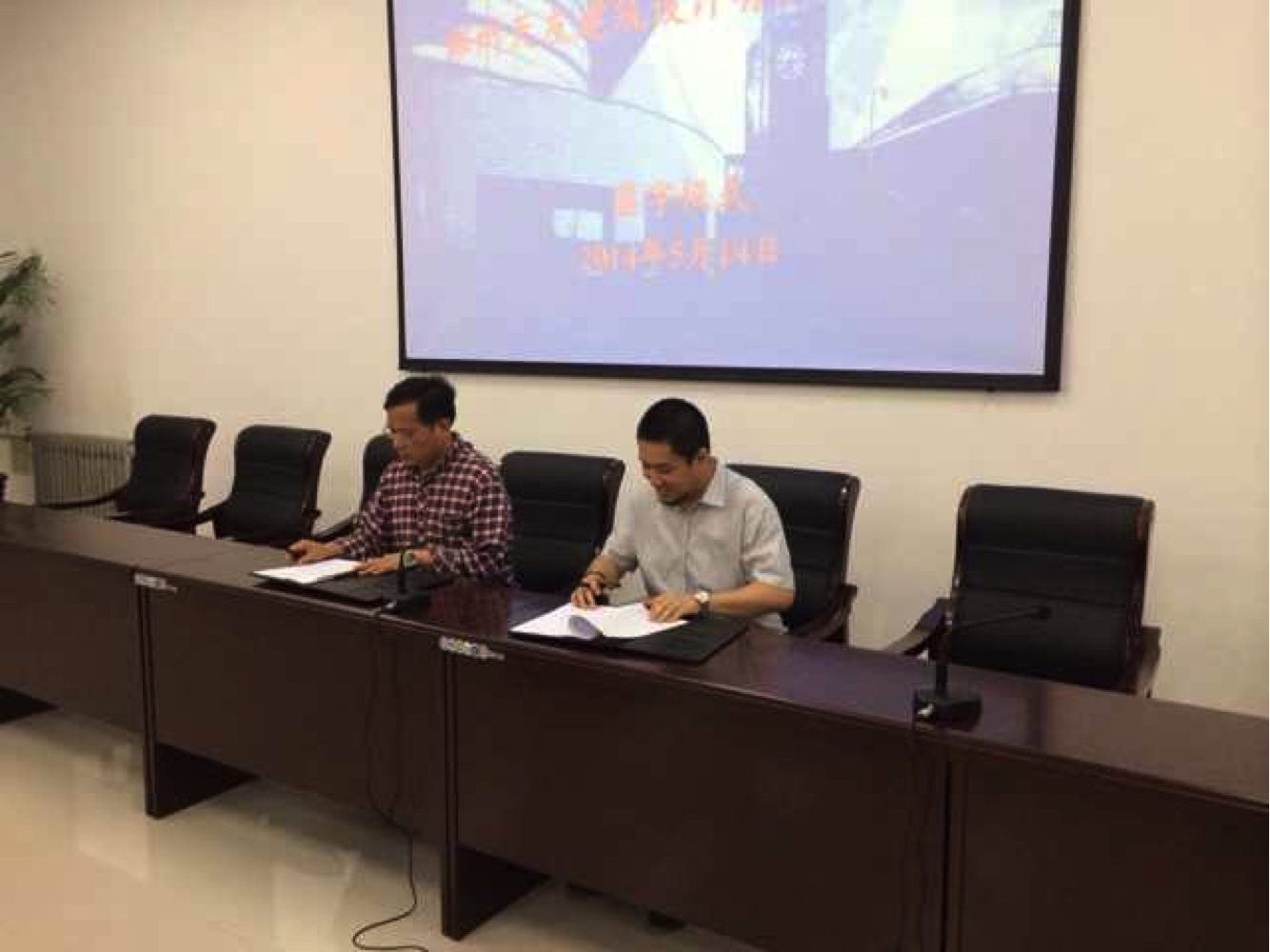 說明: http://m.xlf58.com/uploads/allimg/140902/1-140Z22102312J.JPG